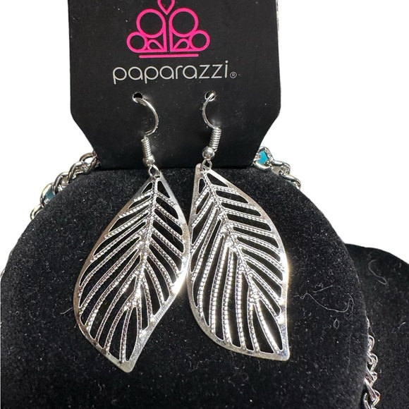 Gifted❌Paparazzi, Necklace & Earrings Set, Sivertone - Picture 4 of 9